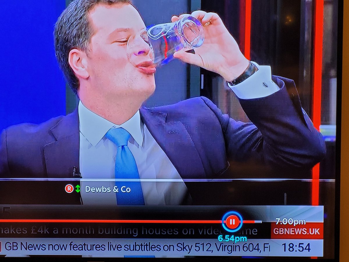 gregtimmins's tweet photo. 3 minutes ... big &amp; clever @ajcdeane 😁🍺 https://t.co/dBco9DuoPf