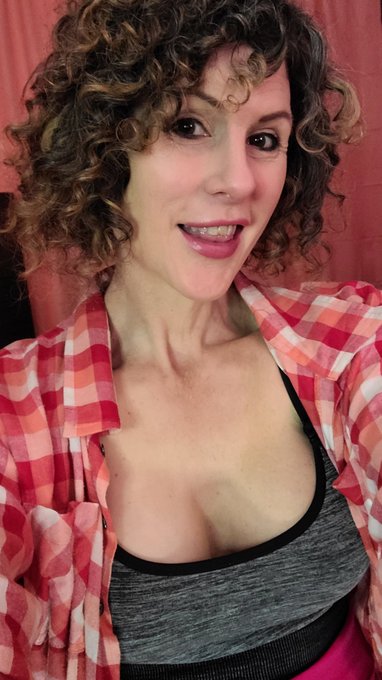 Logging in for some funky Friday fun!!!  https://t.co/OznQqXSZPf https://t.co/uB3g5Q4rqE<a href="/tag/clip"class="tags"><span>#clip</span></a><a href="/tag/tgtransgender"class="tags"><span>#tgtransgender</span></a>