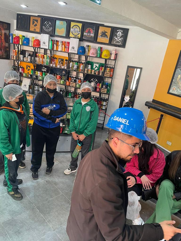 ntrzacatecas's tweet photo. #Entérate ⛏ Rocío Ramírez Flores, responsable del programa UAZ - #PERAJ, organizó una vista a la #MinaDelEdén con la participación de alumnos de 5º y 6º de las escuelas primarias de la Alma Obrera, Zacatecas y Severo Cosío de Guadalupe, #Zacatecas.
📰https://t.co/mMxgF2fZEc https://t.co/rdPQx8W8jd