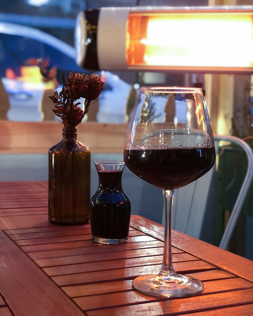 Little_Choc's tweet photo. Happy hour from 4-6PM 🍷
Buy 1 get 1 50% off! 

#littlechoc #happyhournyc https://t.co/93KWyUv3oR