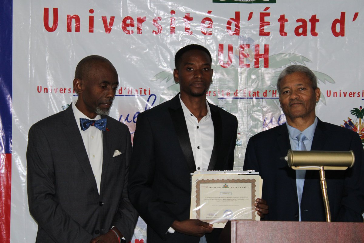 ambafranceht's tweet photo. Lors de son discours, l'Ambassadeur a rendu hommage à la mémoire de Me Monferier Dorval, et souhaite que cet assassinat soit châtié. 
Félicitations à Youbenson Michel, l'heureux gagnant de la 1ère édition du #PrixMonferierDorval (2/2) https://t.co/uqSj7dqMUn