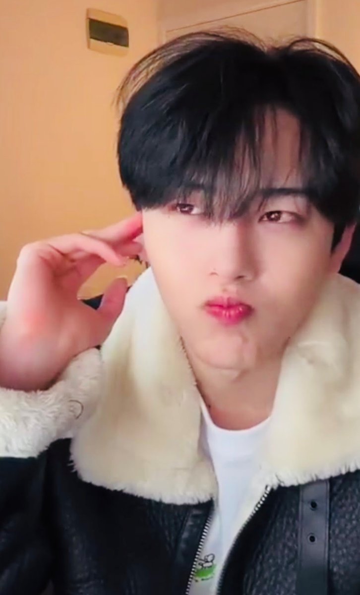 Voltei twitter ativado,pra ficar melhor lembrando desse baby fazendo beicinho 😍😙😙😚😚#junghyun #Beomings <a href="/Team_Junghyun/">Junghyun_Official</a>  #hisman