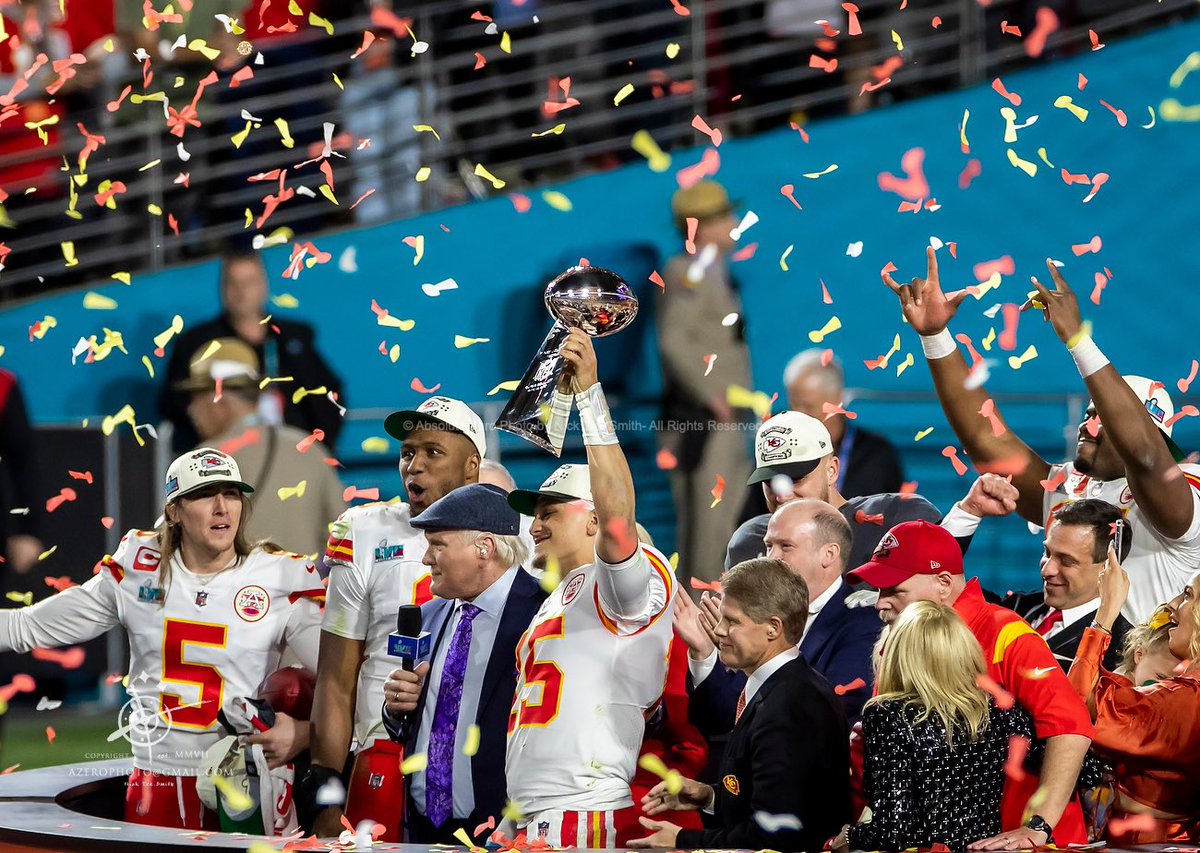 ntreyaz09's tweet photo. Images from the NFL Experience and Super Bowl LVII with a unique vantage point. 
@KCStar 
@SportKC 

#nfl #superbowl57 #phoenix #chiefs #ChiefsKingdom #eagles #kansascity #kcphotographer #canonphotography #teamcanon #minorityphotographer #wecametoplay #gamedaystandard https://t.co/o1IfrszSaA