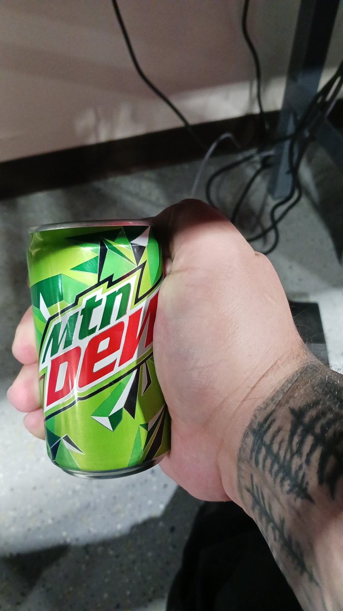 xLags's tweet photo. Anyone want a cold Dew? https://t.co/IvNJUMJaiG