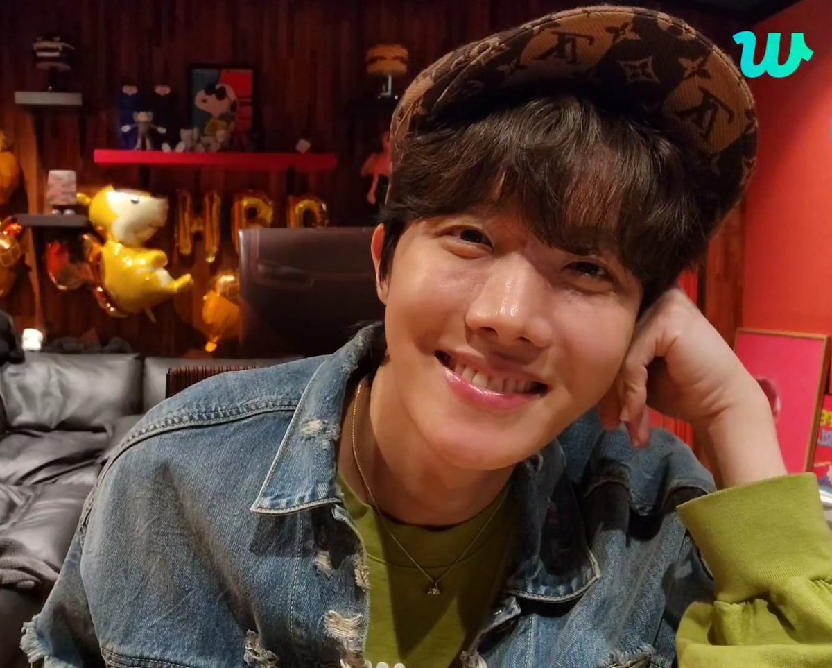 mangge_jimin's tweet photo. 우리의 영원한 희망 호비 생일 축하축하🎉🥳
오늘 세상에서 가장 행복한 날 보내길
#HAPPYJHOPEDAY
#jhopeOurSafetyZone
#어둠속_한줄기_빛은_제이홉 https://t.co/b0KPpRtDij