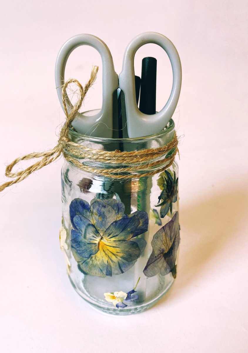 forever_garden's tweet photo. My pressed flower vases have multiple uses and look so pretty 🌸 https://t.co/VNT92x6roJ #womaninbizhour #mothersdaygift #etsy #MHHSBD https://t.co/5xdnrOBGXT