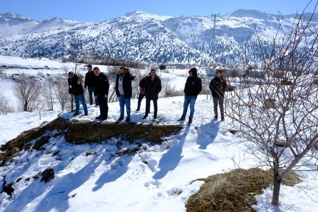 ProfHasanMandal's tweet photo. #Kahramanmaraş Nurhak’ta, depremin jeomorfolojik etkilerini, CBS uzaktan algılama ve web tabanlı haritalama yöntemleri kullanarak inceleyen araştırmacılarımızdan, bölgedeki yüzey kırıkları ve kütle hareketleri hakkında bilgi aldık, gözlemlerde bulunduk.

@istanbuledutr
@mkuniv https://t.co/5UKsawymDg