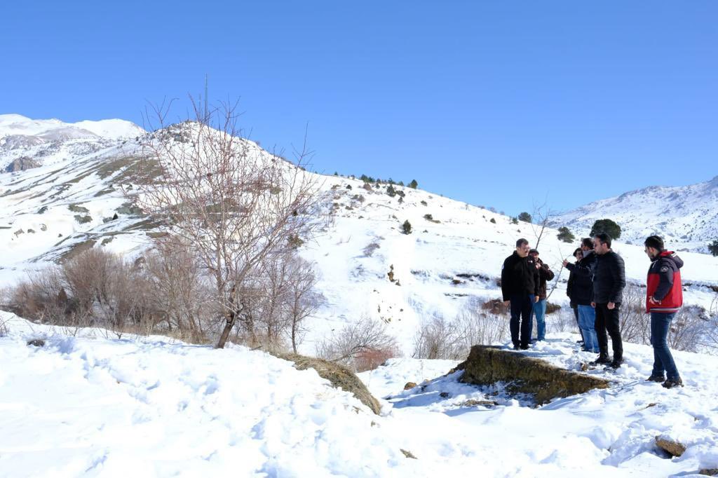 ProfHasanMandal's tweet photo. #Kahramanmaraş Nurhak’ta, depremin jeomorfolojik etkilerini, CBS uzaktan algılama ve web tabanlı haritalama yöntemleri kullanarak inceleyen araştırmacılarımızdan, bölgedeki yüzey kırıkları ve kütle hareketleri hakkında bilgi aldık, gözlemlerde bulunduk.

@istanbuledutr
@mkuniv https://t.co/5UKsawymDg