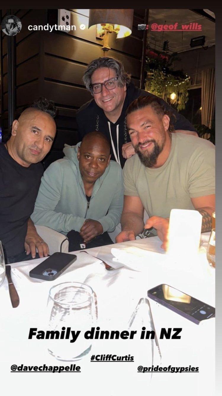 2 pic. Now wtf is this I don’t really follow him like that, but between this & the r*pe jokes? Hard pass. https://t.co/gvg6gQd6pX