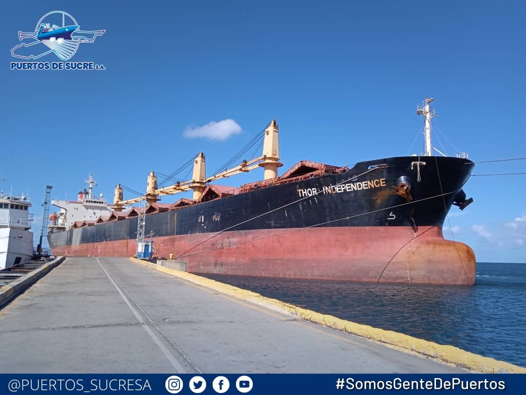 puertos_sucresa's tweet photo. #Enterate II Siguiendo los lineamientos del Gobernador @GPintoVzla  y el presidente de Puertos de Sucre @andres_pernia  se realizó el atraque del Bull Carrier "Thor Independence" para la exportación de material ferroso 
#SucreMotorIndustrial https://t.co/Y59JkpkYP2