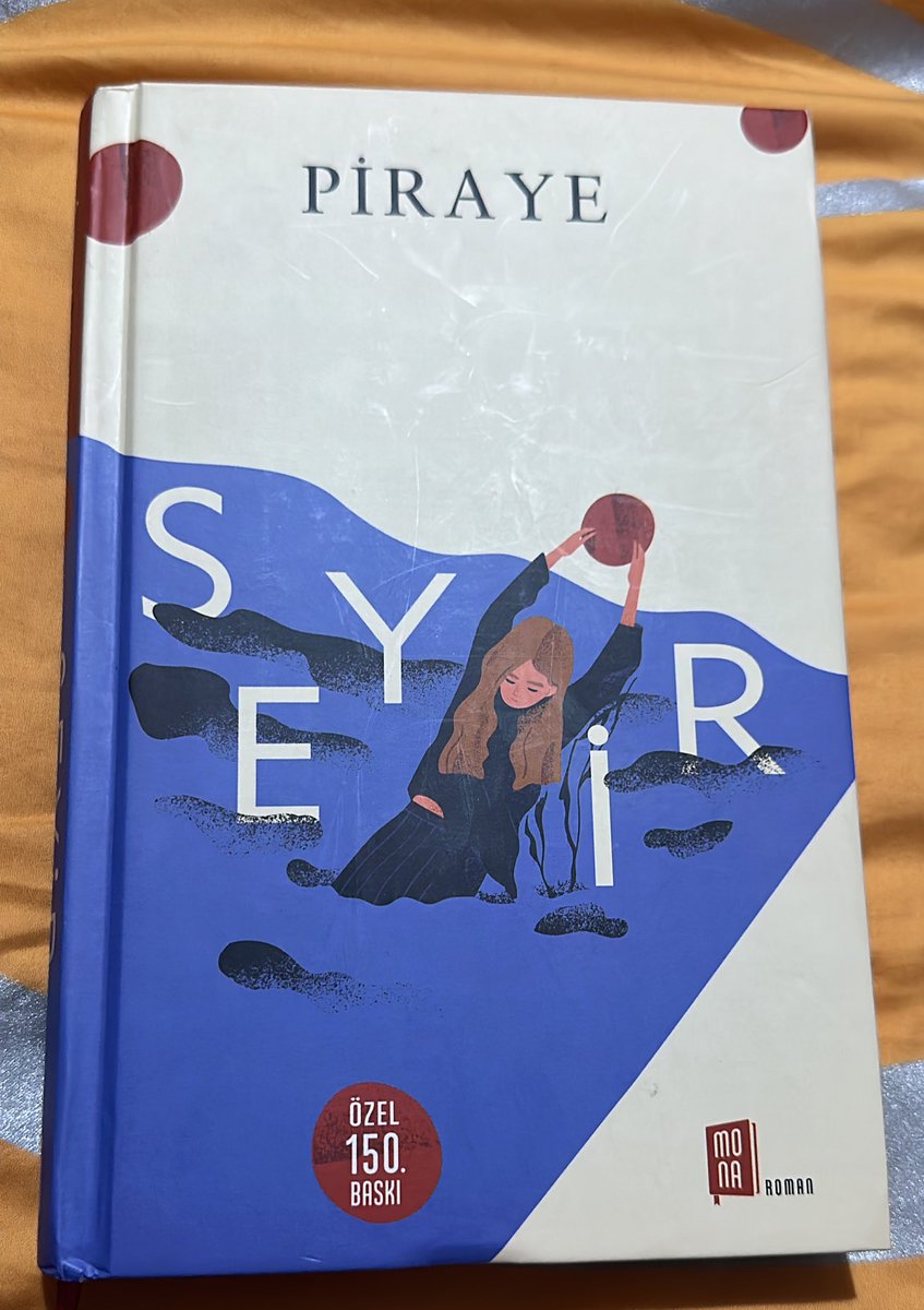 Her gün ne kadar uzun. Geçmiyor saatler, geçmiyor yaşam. Bitirmek istiyorum sanki. Şöyle bir ileri butonu olsa bizim de bir yerimizde. İleri alsam zamanı. Nereye alacağım ama? İlerisi neden bundan farklı olsun?
(S.101)