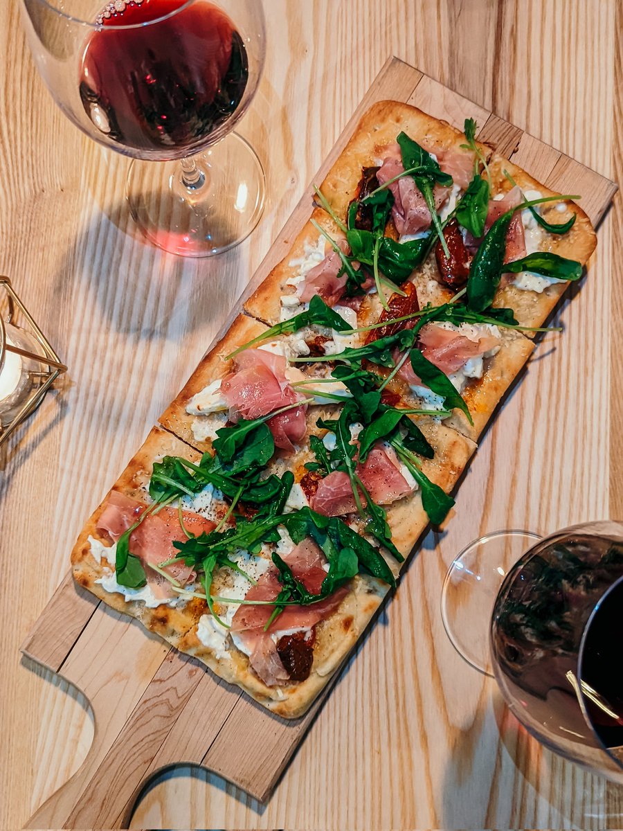 We're ready the weekend!

Sample 4 different wines on a tasting flight while enjoying delicious comfort food from our bistro. 

We're open Saturday &amp; Sunday 11-5. See you soon 🍷