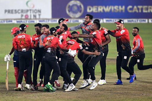 Mushfiqur, Shanto's half-centuries in-vain as Victorians charged on Strikers in the Final.

parimatchnews.com/cricket/litton…