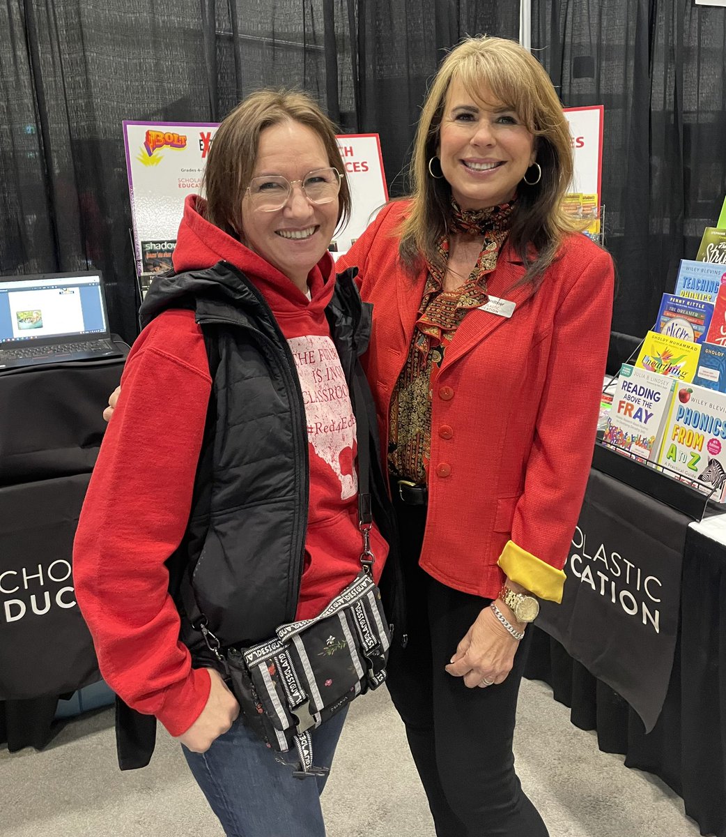 KimZandboer's tweet photo. I always love catching up with wonderful Principal extraordinaire @firgeorge @DHarkness_CBE @CCTCA #Wearredfored #CCTC2023 ❤️ https://t.co/Tua28gPjdc