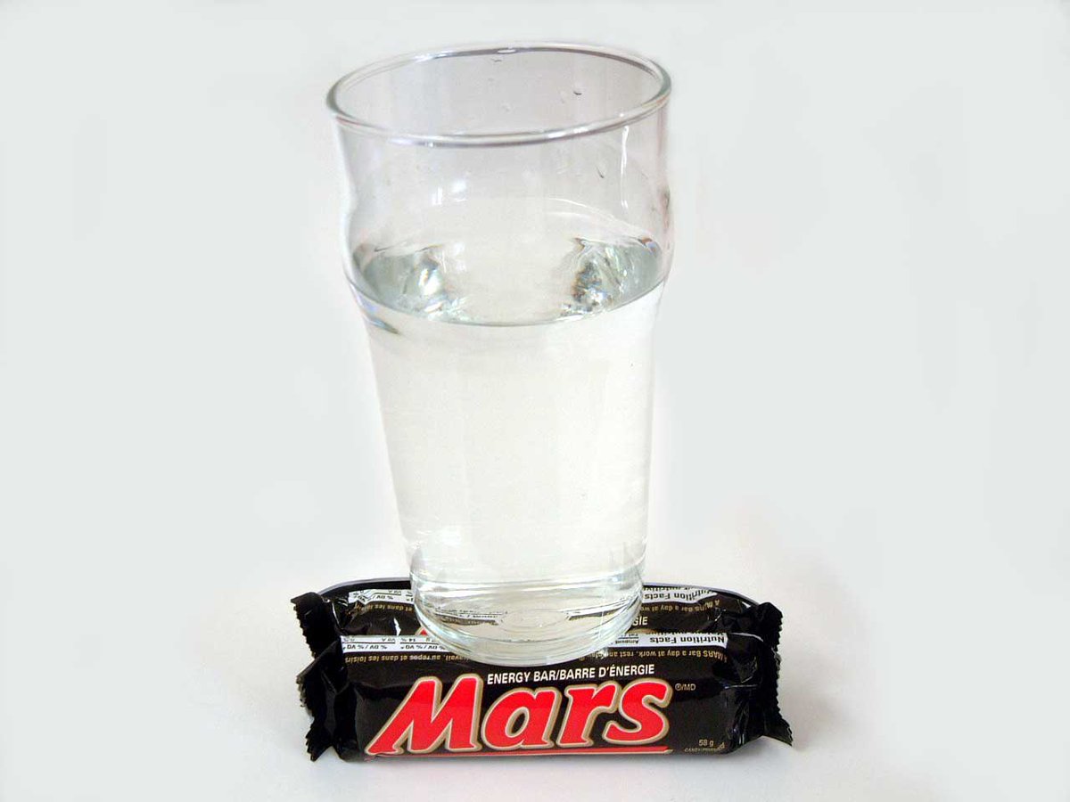 jon_bov1's tweet photo. holy crap they just discovered a glass of water on a mars chocolate bar!!😱 https://t.co/Vc2aFMEmxM