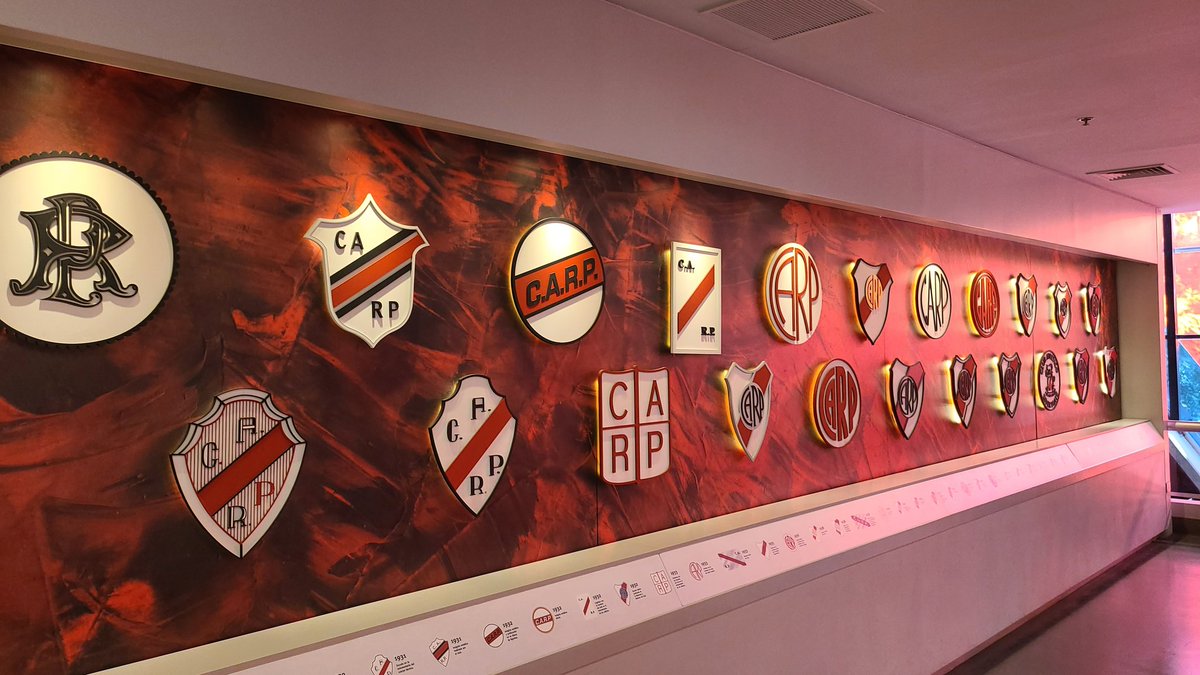 kalsing's tweet photo. @Hildadk @JacobLauesen Jeg var på River Plate's museum for et par uger siden. De var faktisk meget stolte af at have fulgt med tiden og regelmæssigt have opdateret deres logo. https://t.co/eCSD0ONtSO