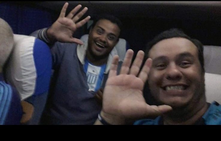 albertkyo's tweet photo. En el bus de vuelta a Maracaibo post goleada con @mariojoseur 

Mucha cabellera para ese entonces 😂 https://t.co/laBtYLSvHZ