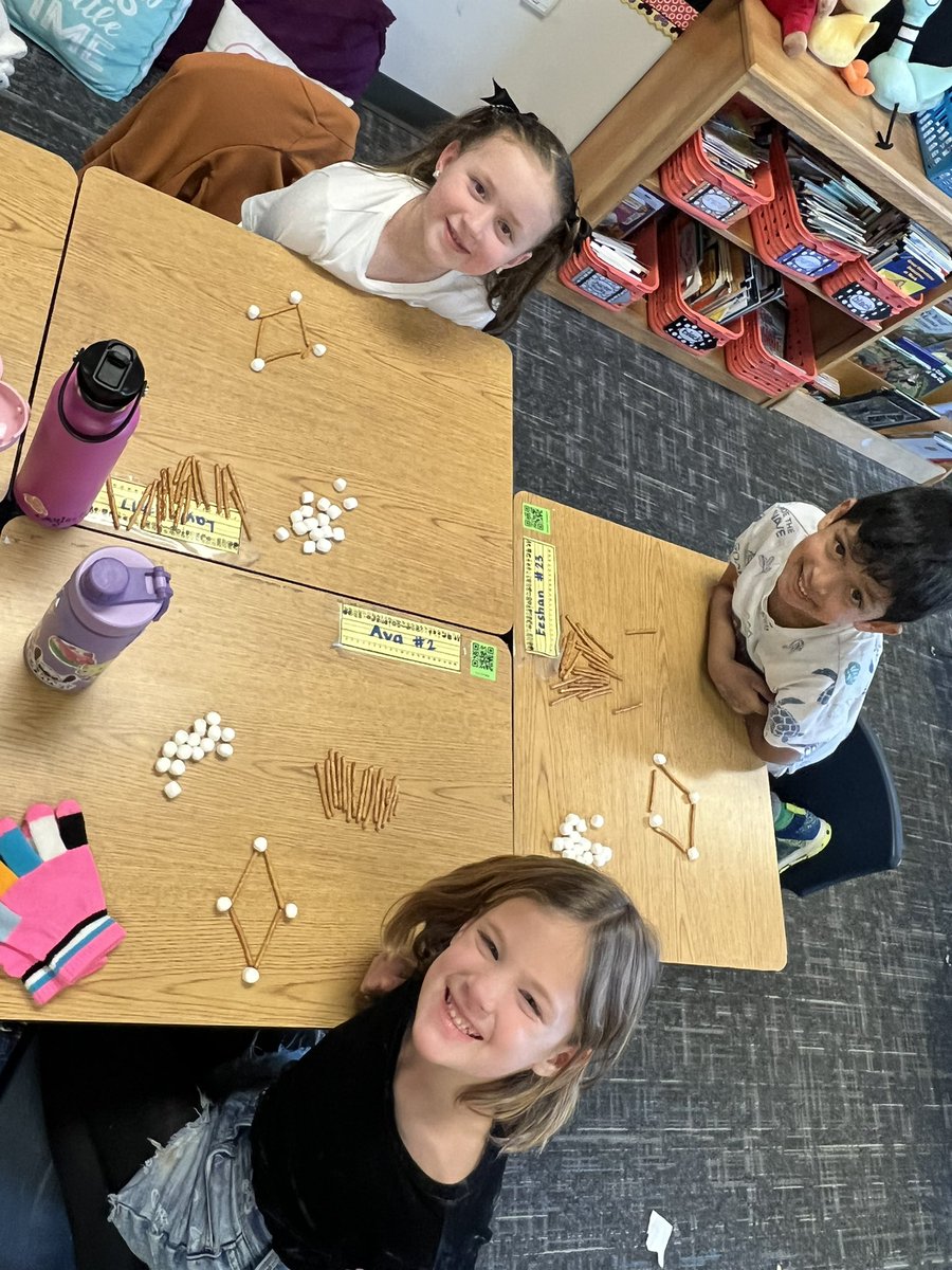 Liz_S_Castillo's tweet photo. We love hands on activities to practice our 2D shapes!! β€οΈπ€ @OgleElem #FutureReadyMagic #1stGradeMath https://t.co/8VdzulO6oQ