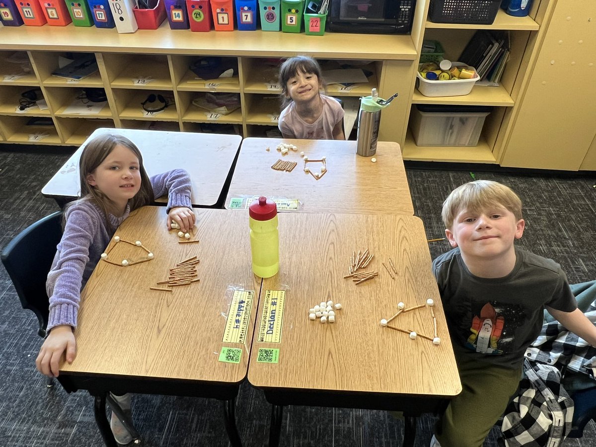 Liz_S_Castillo's tweet photo. We love hands on activities to practice our 2D shapes!! β€οΈπ€ @OgleElem #FutureReadyMagic #1stGradeMath https://t.co/8VdzulO6oQ