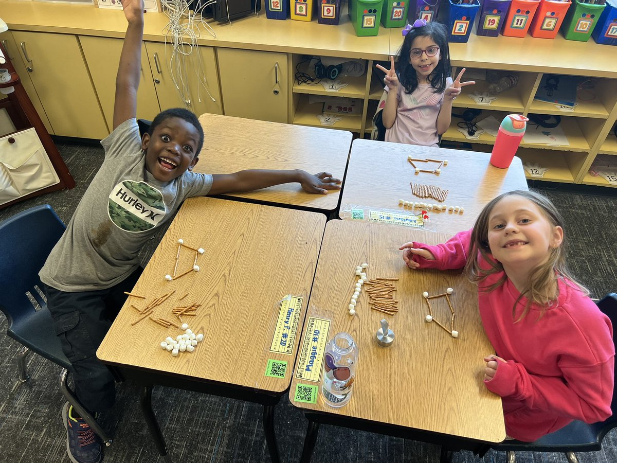Liz_S_Castillo's tweet photo. We love hands on activities to practice our 2D shapes!! β€οΈπ€ @OgleElem #FutureReadyMagic #1stGradeMath https://t.co/8VdzulO6oQ