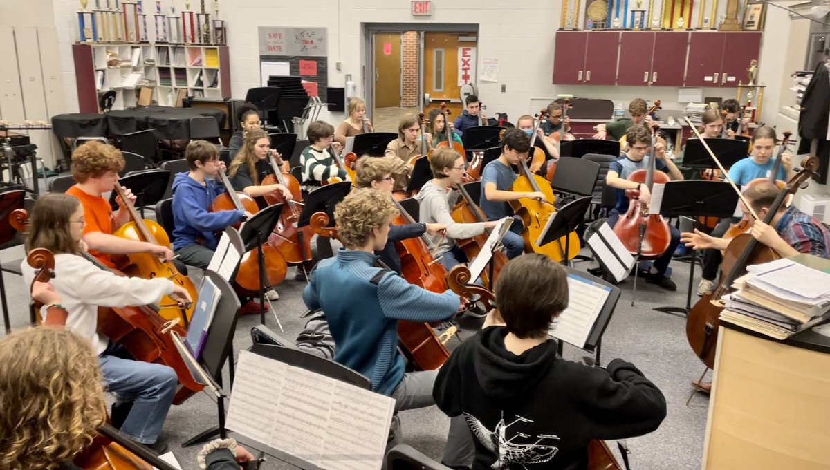 BroadneckOrch's tweet photo. Amazing cello workshop with Dr. Gotoff from Towson University today! @BHSAACPS @MusicAACPS @ApexArts_aacps @TowsonU #aacpsawesome https://t.co/J2FS5ZrKIT