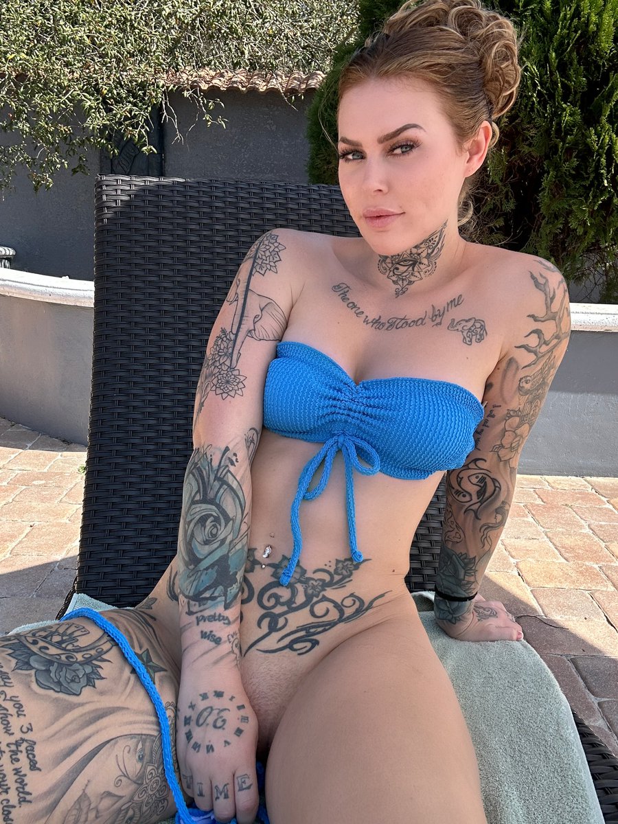 thefemalebossrl's tweet photo. RT to move my hand 😈 https://t.co/5dGTUPcwyS