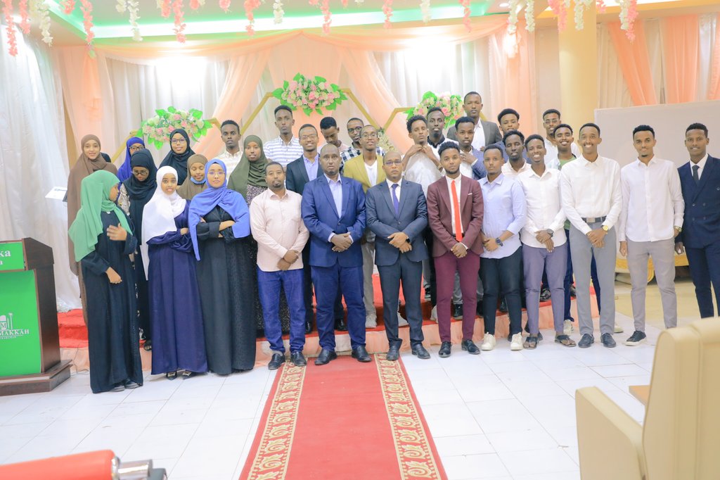 Fasa_Simad's tweet photo. 16 - February waxa dhacday xaflad loogu mahad celinaayo association kii hore, waxa jogaymadaxda Jamacada simad , 
Sidookaleh waxa shahado sharaf lagu maamuumusayo dhaman xubnihii kasoo shaqeeyay association ki hore.  
@SIMADUniversity 
@EngMMMohamed 
@AliIbrahimMoh12 
@Aniza_Adan https://t.co/FZlTgr0LoS