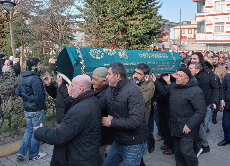 Türkiye depremi konuşurken…

Danıştay saldırganı Alparslan Arslan’ın 16 Şubat günü saat 21.00 sularında hükümlü bulunduğu Maltepe Cezaevinde intihar etti.

Eline silah verenler cenazede yoktu.