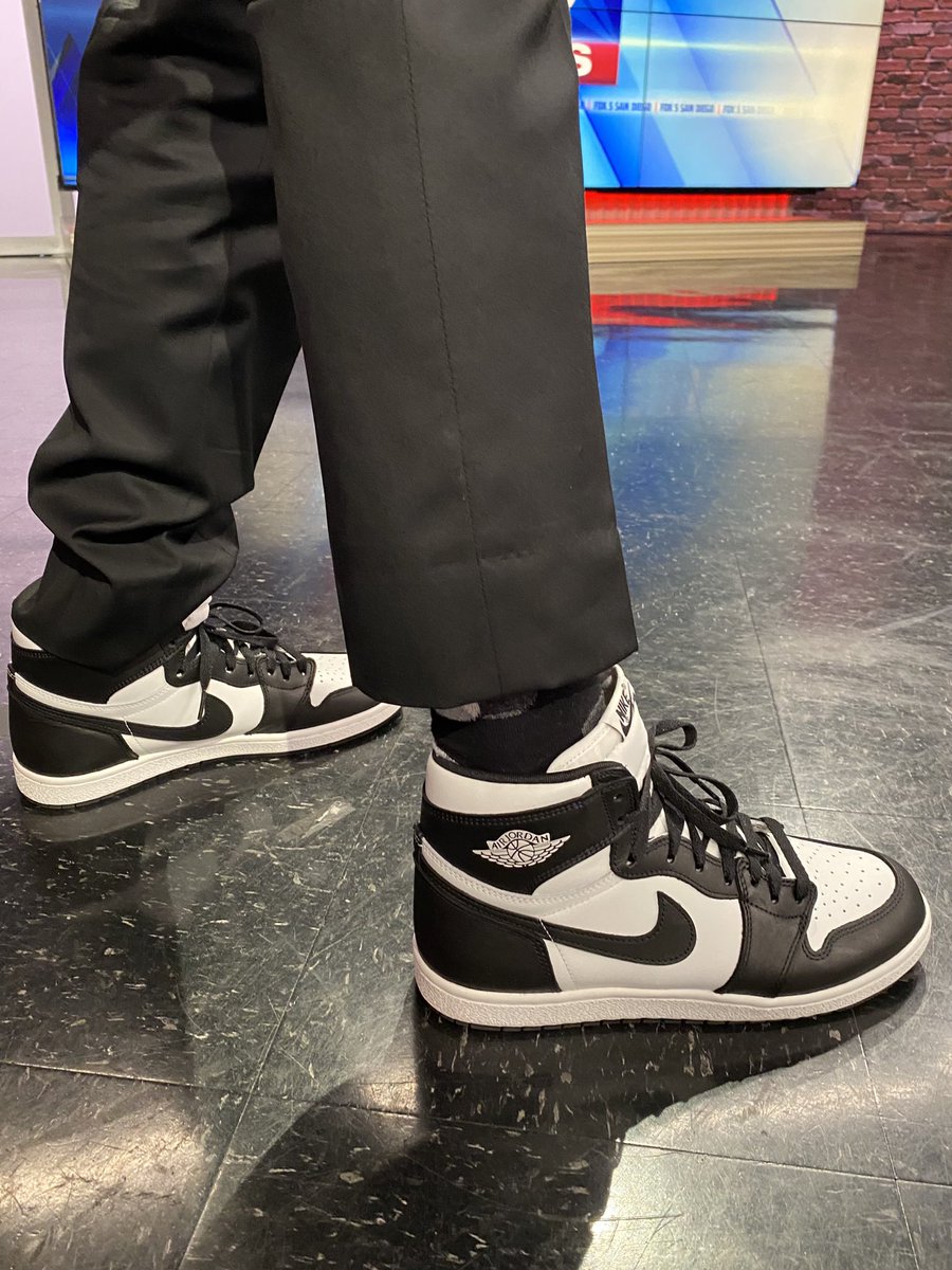 RaoulMartinezTV's tweet photo. One of my new favorites! 🔥
#AirJordan #Jordans #Jordan1s #Retro #High85 #OG #BlackAndWhite
#JustCameOut #BrandNew
#NationalActOfKindnessDay #sneakeranchor #sneakerfriday @ShopOverload #shoplocal #NorthPark #sneakers #sandiego #KOTD @nicekicks
#NOTPandas 🚫🐼🚫 https://t.co/agTDTeO3Zf