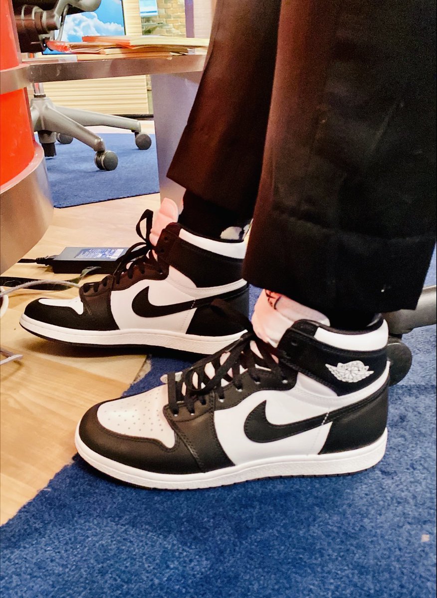 RaoulMartinezTV's tweet photo. One of my new favorites! 🔥
#AirJordan #Jordans #Jordan1s #Retro #High85 #OG #BlackAndWhite
#JustCameOut #BrandNew
#NationalActOfKindnessDay #sneakeranchor #sneakerfriday @ShopOverload #shoplocal #NorthPark #sneakers #sandiego #KOTD @nicekicks
#NOTPandas 🚫🐼🚫 https://t.co/agTDTeO3Zf