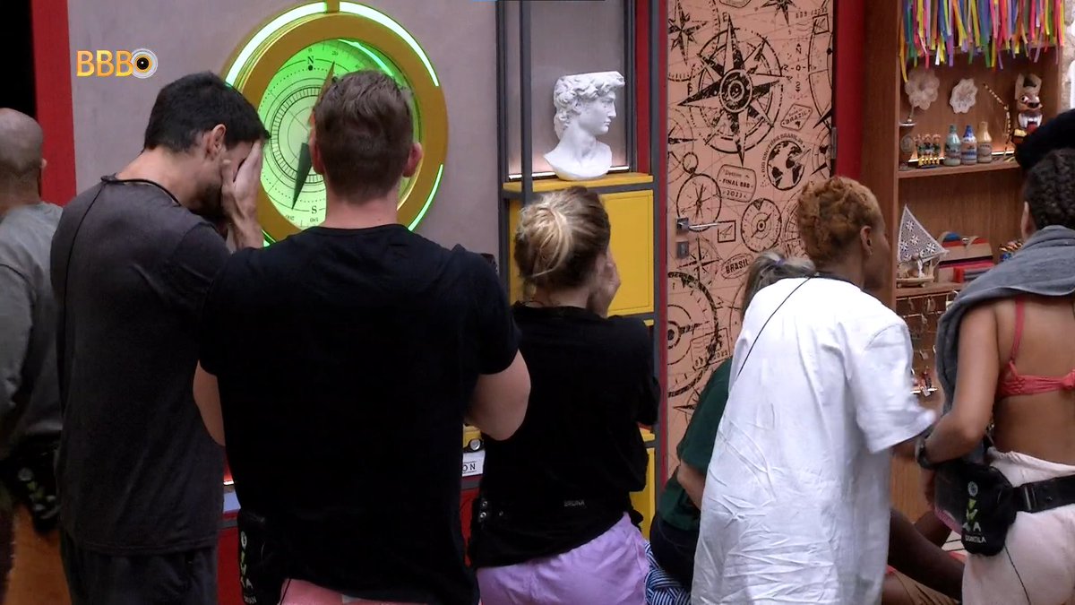 CentralRedeBBB's tweet photo. 🚨 BOMBA! Bruno Gaga apertou o botão da desistência!

#BBB23 #RedeBBB https://t.co/VObD9qMwov