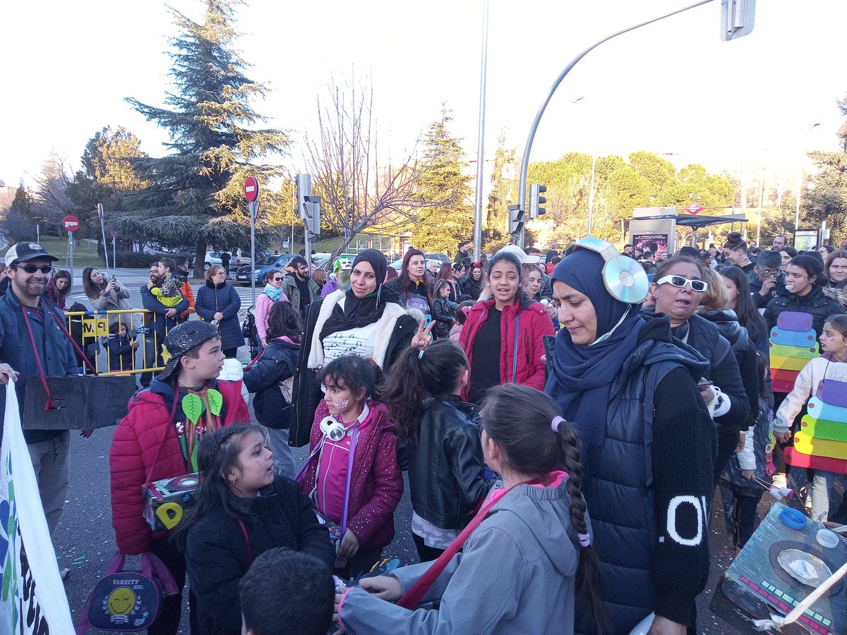 Día de carnaval, festivo, divertido con muchas asociaciones y con la @la_coordinadora . Nos lo hemos pasado bien, por más días como estos

#carnaval #fiesta #disfraces