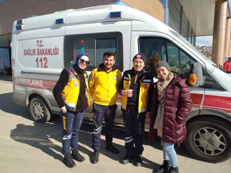 japortalmiranda's tweet photo. Una semana atrás partió a Türkiye🇹🇷 una brigada “Henry Reeve” de 32 colaboradores para prestar servicios tras devastador sismo.
Son más de 260 pacientes los atendidos y han realizado tanto labores de pesquisaje como procederes quirúrgicos y acciones en áreas de terapia intensiva. https://t.co/e8ZZbXKhb8