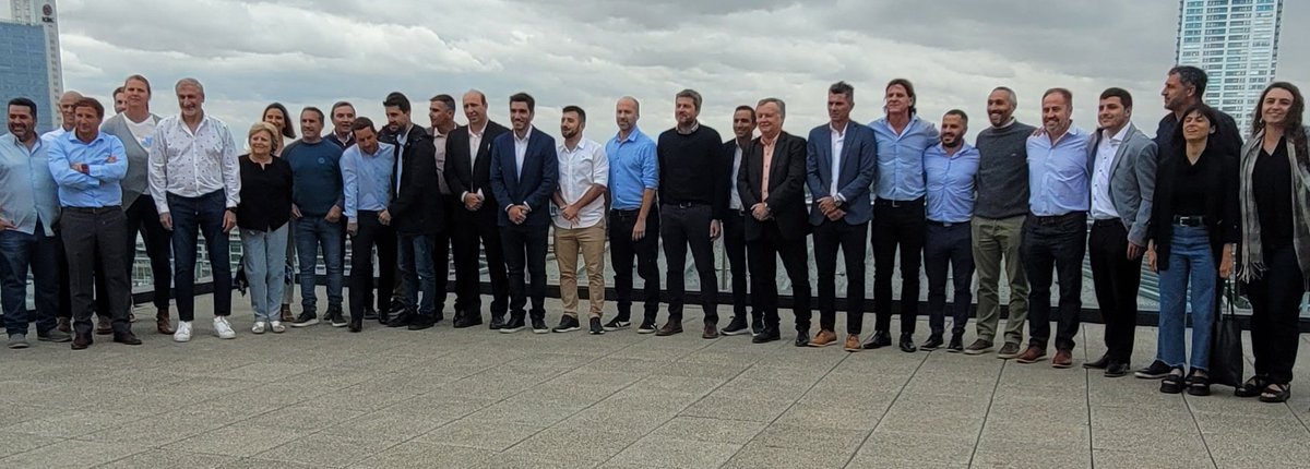 El presidente de <a href="/DeportesCba/">Córdoba Deportes</a>, <a href="/pichi_oficial/">Héctor Pichi Campana</a> propuso a Córdoba para organizar los <a href="/juegosevita/">Juegos Evita</a>, en la reunión de Secretarios de Deportes:
"Tenemos todas las posibilidades para hacerlos; infraestructura, logística y experiencia para recibir a 25mil jóvenes en nuestra Provincia"