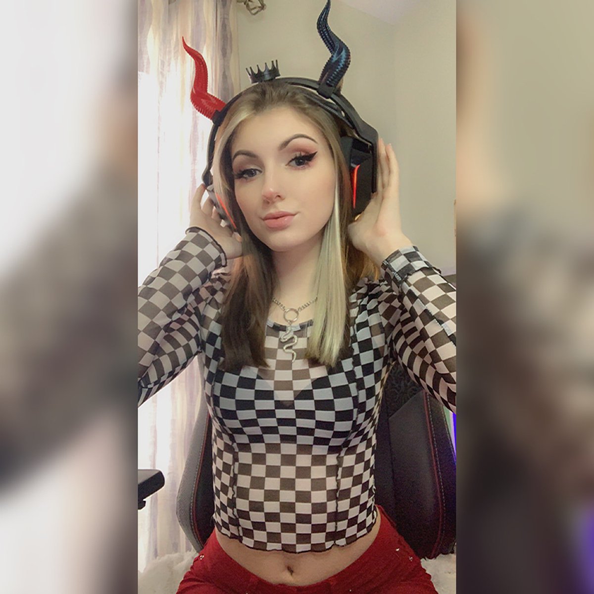 XaphoraTTV's tweet photo. Hi!! 🖤 I’m Xaphora, a full time content creator! Streamer, cosplayer &amp; lover of horror!

@hirdheim stream team member 🍃 • Powered by @GFuelEnergy - Code XAPH 🥤

🎥 https://t.co/Olnch7u2gf

📸 https://t.co/FXwGcb0xll 

⏰ https://t.co/RWOJWoi2iL

🔗 https://t.co/0wnWpyh9jS https://t.co/4d9BFzqKG7