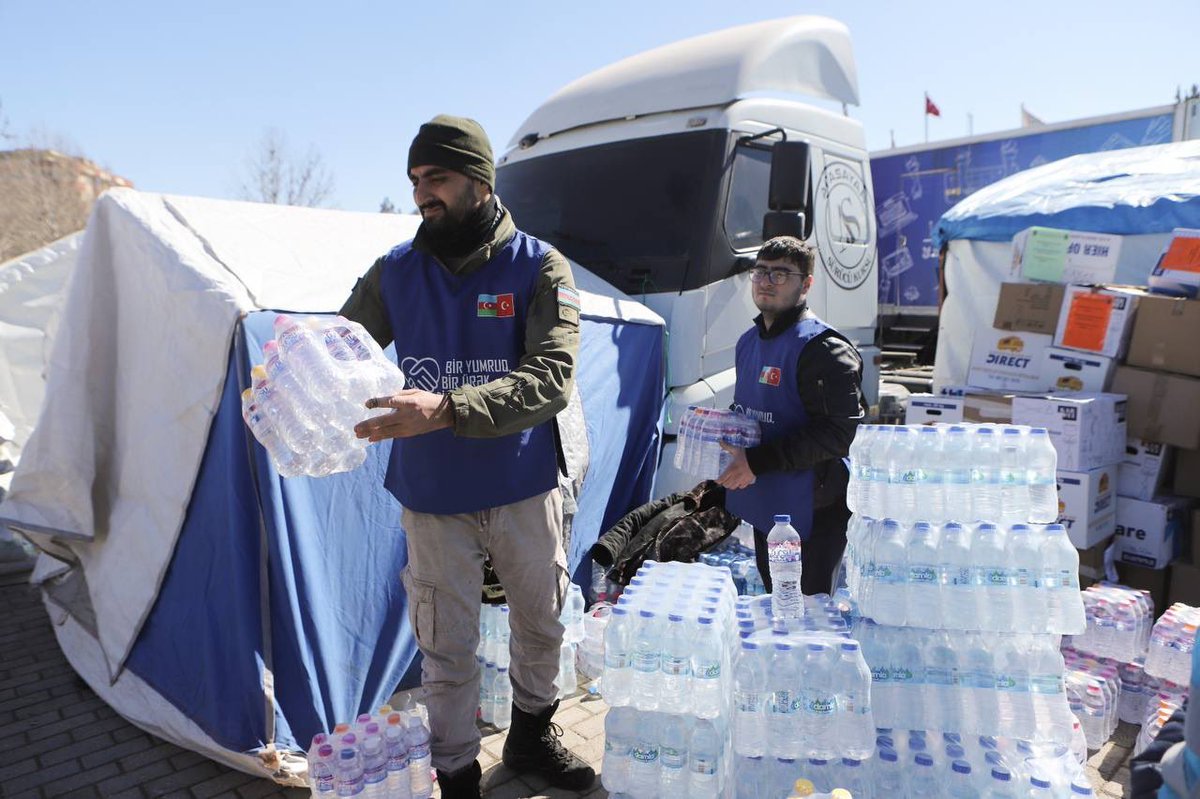 MigvolunteerAze's tweet photo. Azərbaycan könüllüləri zəlzələ bölgəsində fəaliyyətini davam etdirir 🇦🇿🇹🇷
 
#AKTİ #AzərbaycanKönüllüləri #SəninləyikTürkiyə #PrayForTurkiye #biryumruqbirürəkbircan https://t.co/a2ZhpasKbb