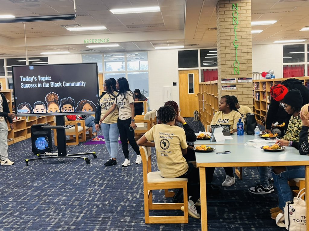 LuellaHS_HCS's tweet photo. Special Shout-out to BSU for hosting their Black History Month luncheon and conversations! Rich discussion and good food are great for the soul! 🌟 @Ms_SSewell #BlackHistoryMonth #TheLuellaWay #BHM https://t.co/egsBcWlFVB