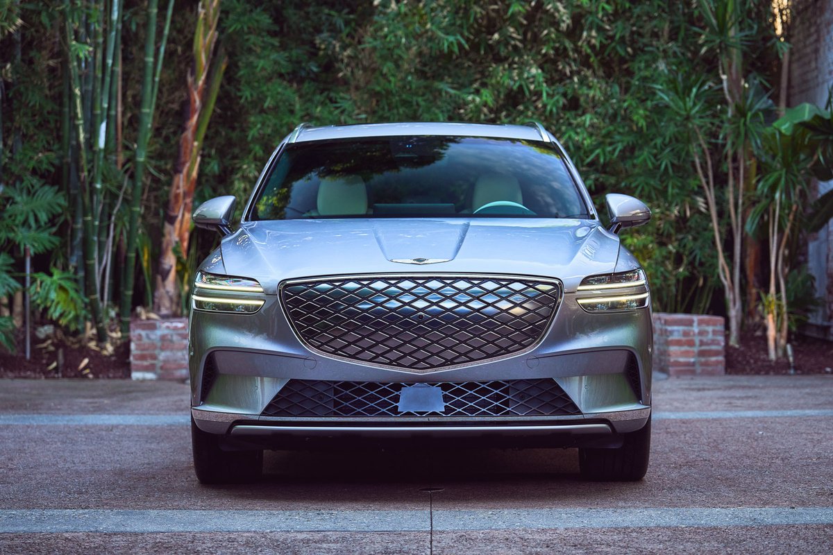 The Genesis Electrified GV70 is just about to hit showrooms, and now we know exactly how much it will cost compared to the competition (and its gas-powered counterpart). #2023 #electricgv70 #genesiselectrifiedgv70 #gv70 #gv70electrified #News tflcar.com/2023/02/electr…