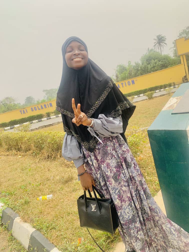 Rockhillbby's tweet photo. Jum'ah Mubarak from baby sis. Rocking her bag from us beautifully 😚😘🥰 https://t.co/XLMlcZDHKG