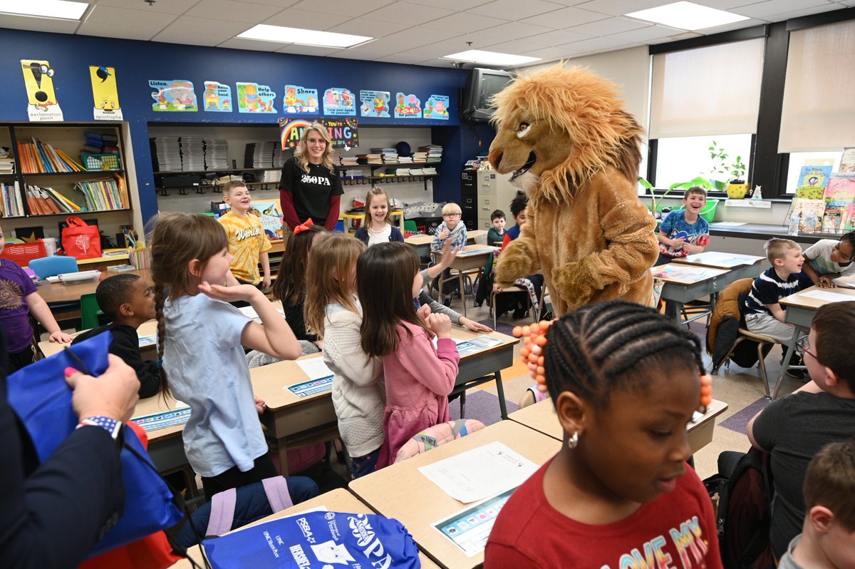 America250_PA's tweet photo. (3/3)
⭐ Leo the Lion, mascot of @KingsCollege_PA
⭐ Tux, mascot of the @WBSPenguins
⭐ Champ, mascot of the @swbrailriders
#Promise250PA #KeystoneClassroomInitiative #America250PA #Educate #Youth #Pennsylvania https://t.co/oTJhdzNDHq