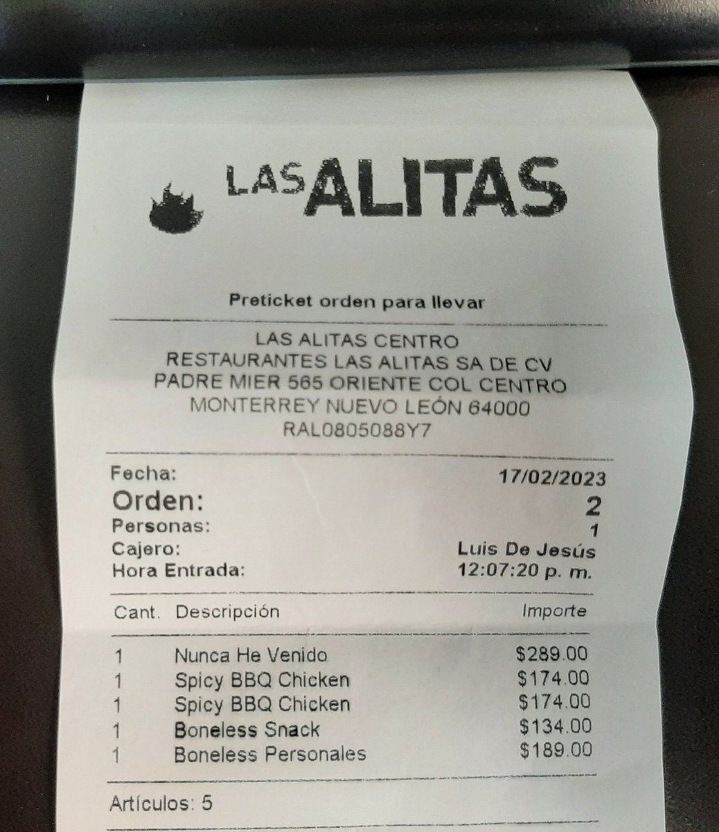 GarzaNellyda's tweet photo. @lasalitas varias quejas de su servicio. No había BBQ, no tenían Aros de cebolla, en los Boneless Personales, dicen ustedes q son 10 y nos entregan 8. En "Nunca he venido" no traía zanahoria y apio. PESIMO SERVICIO,  Suc Centro Mty @Profeco https://t.co/y1ZAhXJd1N