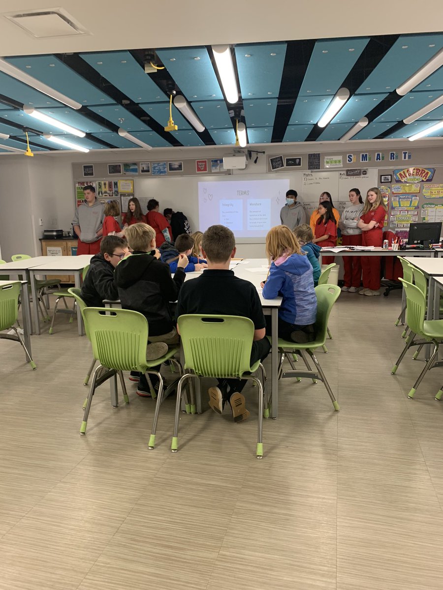 AOESPS's tweet photo. Today we got to visit the 8th graders at @HSA_at_Mercy! They taught us how to find our pulse, heart rate, check respiratory rate, temperature, &amp; skin conditions without any tools! 🩺🫀🫁
It was awesome to see what other @officialSPS #ChoicePrograms are doing and work together! 🤝 https://t.co/hvZ6rBY16D