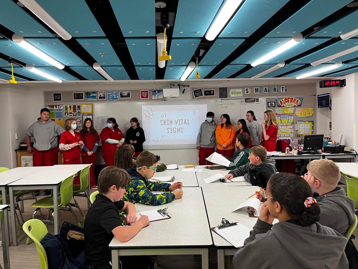 AOESPS's tweet photo. Today we got to visit the 8th graders at @HSA_at_Mercy! They taught us how to find our pulse, heart rate, check respiratory rate, temperature, &amp; skin conditions without any tools! 🩺🫀🫁
It was awesome to see what other @officialSPS #ChoicePrograms are doing and work together! 🤝 https://t.co/hvZ6rBY16D