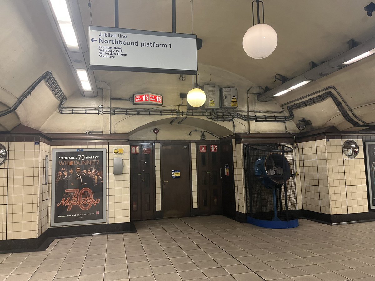 My favourite underground station so far.
#londonunderground #abbeyroad #stjohnswood #london