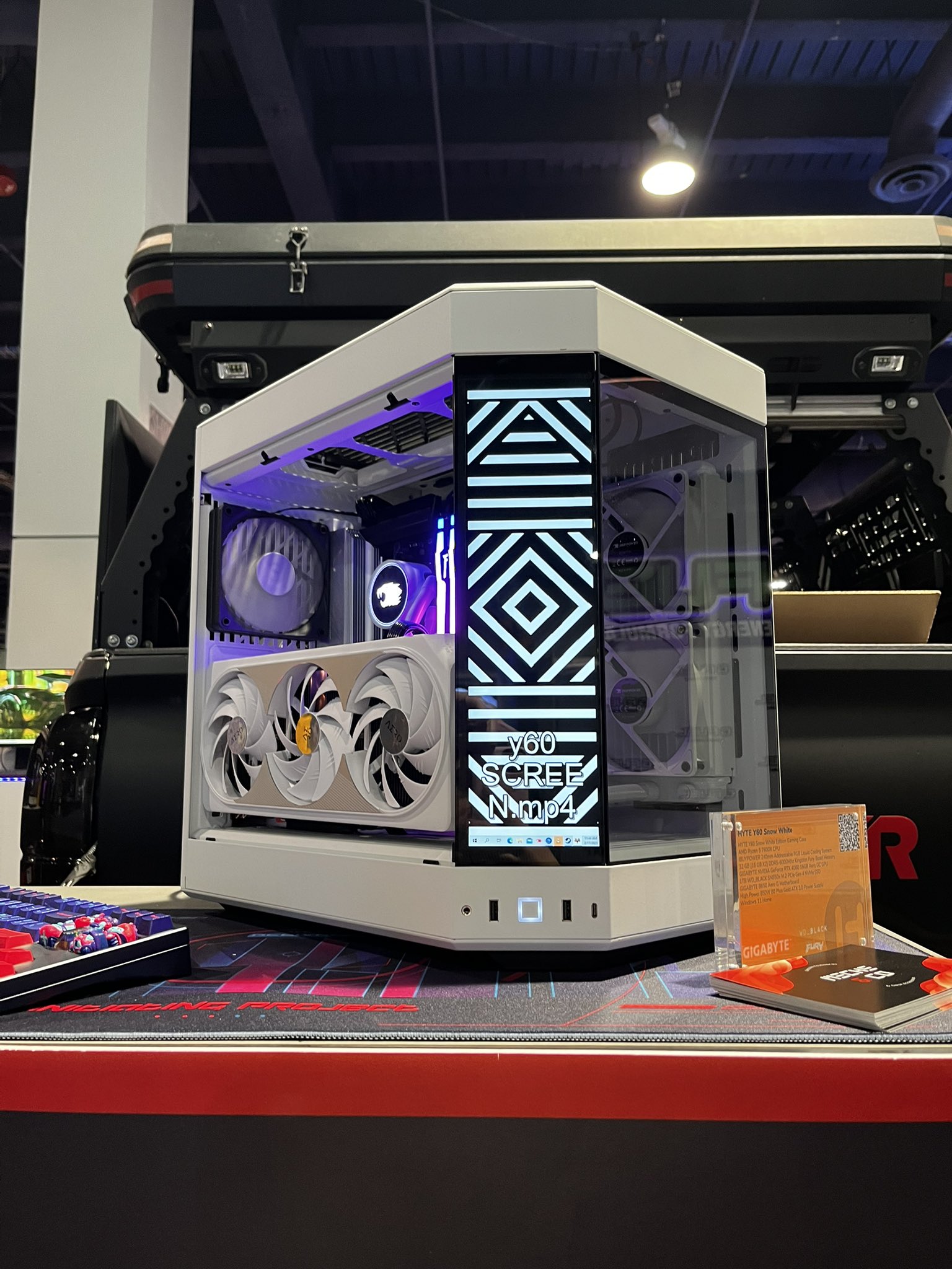 HYTE Y60 BLACK PCケース E-ATXまで対応