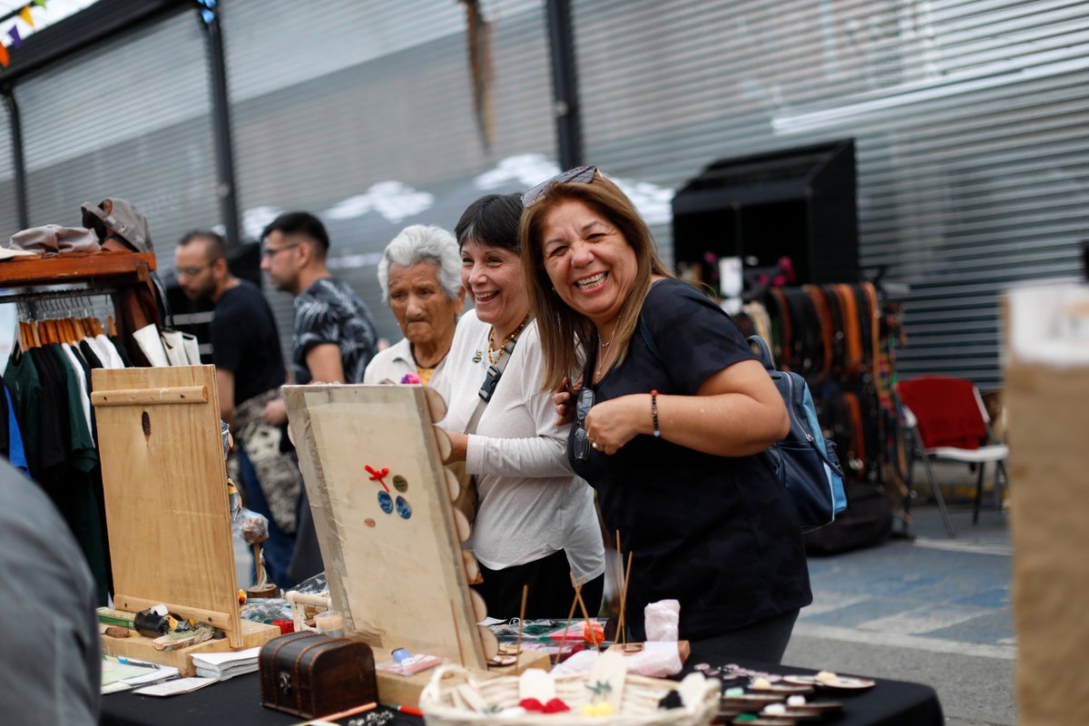 muniptovaras's tweet photo. ☀️ #VeraneaPuertoVaras ▶️ En Calle Techada Santa Rosa te esperamoe en la #ExpoEmprendeVerano que inicia con la #SemanaDelAmor hasta el 19 febrero y continúa con la Semana de la Sustentabilidad (20 al 26 Feb) y del Comercio Local (27F al 5M).
#PrefiereLocal https://t.co/cmvsncS8xB