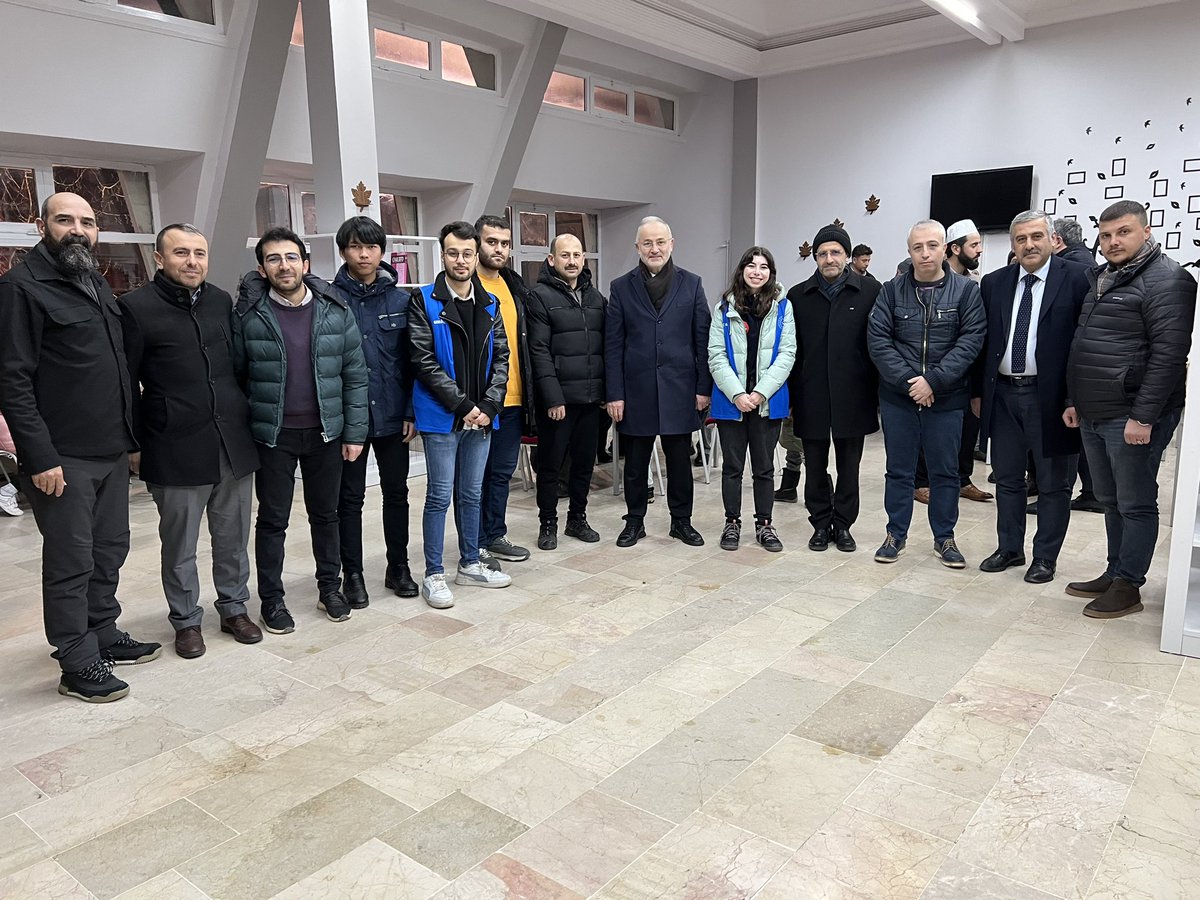 GSB_AtakumGM's tweet photo. Miraç Kandili vesilesiyle OMÜ Rektörümüz, Atakum İlçe müftümüz, Vakıflar Bölge Müdürümüz ve İl Müdürümüz ile yurtlarımızda misafir ettiğimiz depremzede ailelerimiz Kampüs Camii’nde bir araya geldi.Depremde hayatını kaybedenler için dualar okundu.
ALLAH kabul etsin inşallah🤲🤲 https://t.co/SLa77lFfSk
