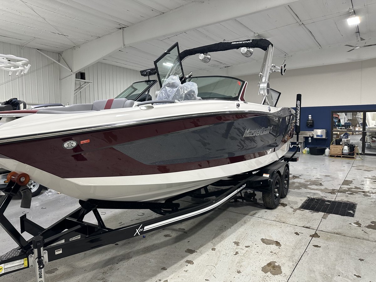 SkipperBuds's tweet photo. ✨NEW✨ The X24 is the new generation of surf performance, and the ultimate way to make waves. Starting with 4300 pounds of ballast, you will be blown away at the ease of use and epic waves and wakes. 

https://t.co/nqjUGJglYD
#mastercraftboats #towboats #wakeboats https://t.co/5yfytTlck0