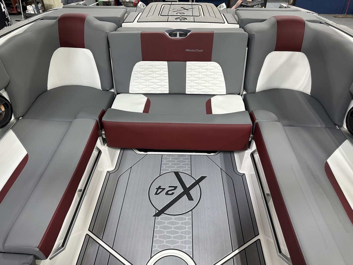 SkipperBuds's tweet photo. ✨NEW✨ The X24 is the new generation of surf performance, and the ultimate way to make waves. Starting with 4300 pounds of ballast, you will be blown away at the ease of use and epic waves and wakes. 

https://t.co/nqjUGJglYD
#mastercraftboats #towboats #wakeboats https://t.co/5yfytTlck0