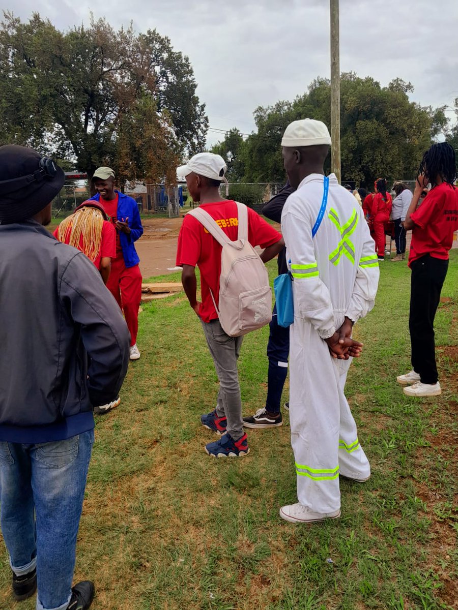 EFFYouthCommand's tweet photo. ♦️In Pictures♦️

EFFSC Treasurer General @Amanda_Ntombela, leading a mass recruitment drive and Sizofunda Ngenkani Campaign at Taletso Tvet College, Litchtenurg Campus in the North West Province 

#SizofundaNgenkani2023
#JoinEFFSC
#EFFTurns10 https://t.co/M6wHM0qvNM